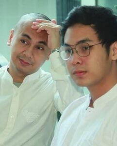 Raditya Dika Instagram - Happy birthday, adikku Edgar. 😁