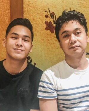 Raditya Dika Instagram - Happy birthday, adikku Edgar. 😁