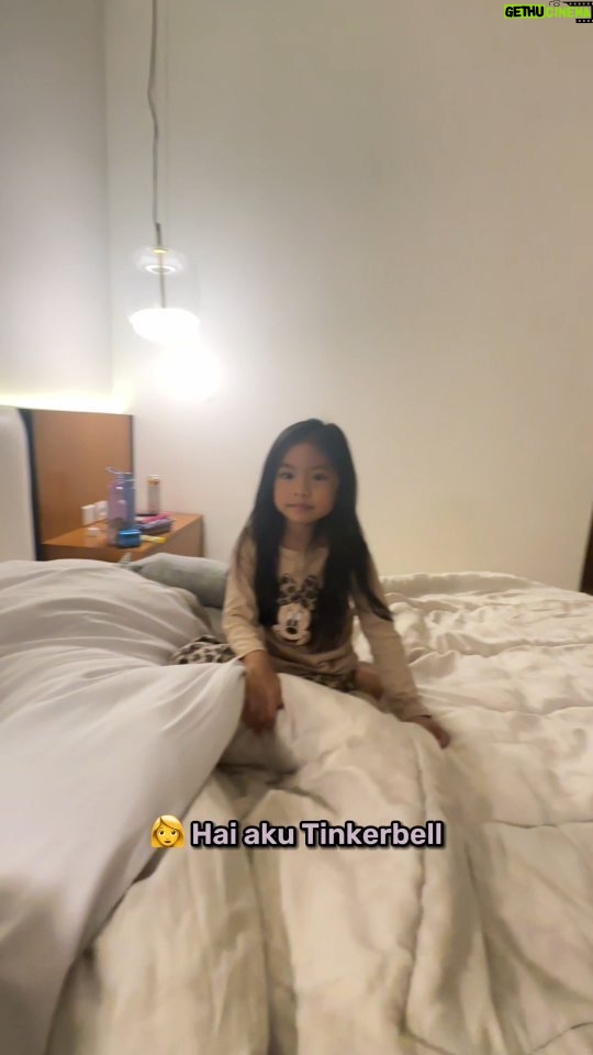 Raditya Dika Instagram - Kaya apa sih zebra raksasa?