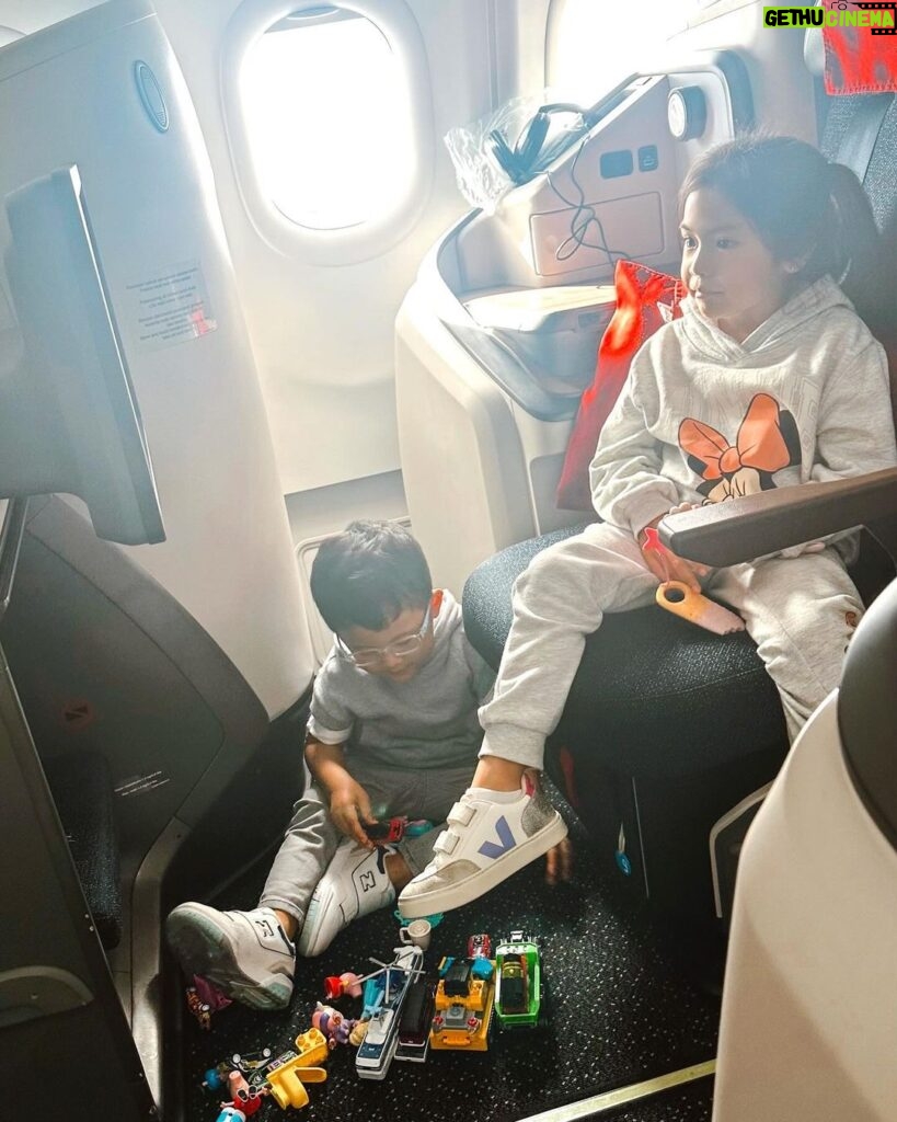 Raditya Dika Instagram - Ketika bapaknya berangkat dari Jogja, sementara anak-istri dari Jakarta. Ketemunya di Bali. 😅