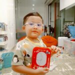 Raditya Dika Instagram - Favorite things minggu ini. Karya seni ciptaan prof, kakak dapet 2 merit certificate dari sekolah, game yang lagi sering dimainin. 😁