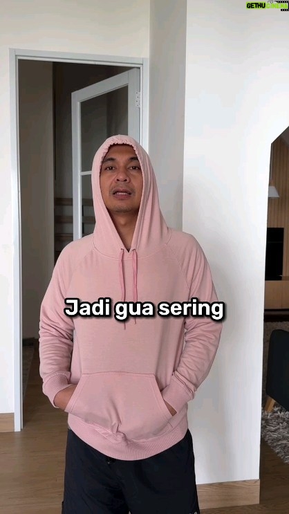 Raditya Dika Instagram - Ini di balik layar produksi podcast Spotify gue