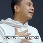 Raditya Dika Instagram - Jadi ngapain dia di keluarga ini?