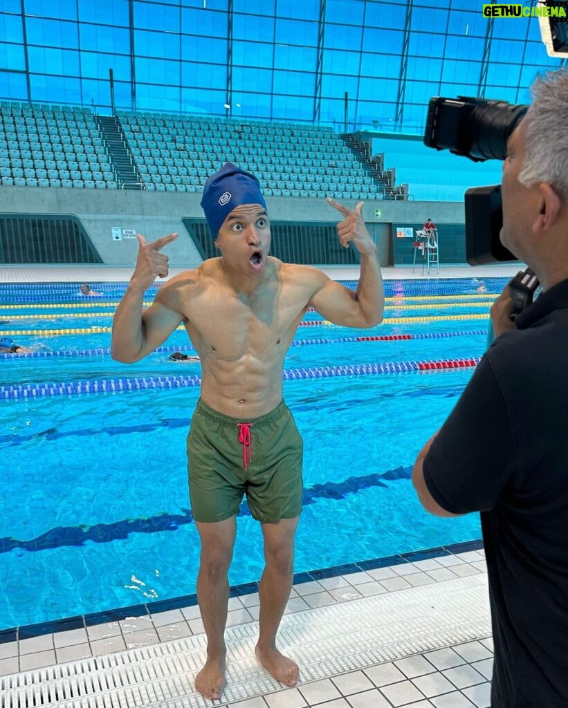 Radzi Chinyanganya Instagram - Putting the awesome Afro hair @soulcapofficial swimming caps to the test on @gmb 👌🏾👌🏾 #swimming #afro #gmb London Aquatic Center, Olympic Park