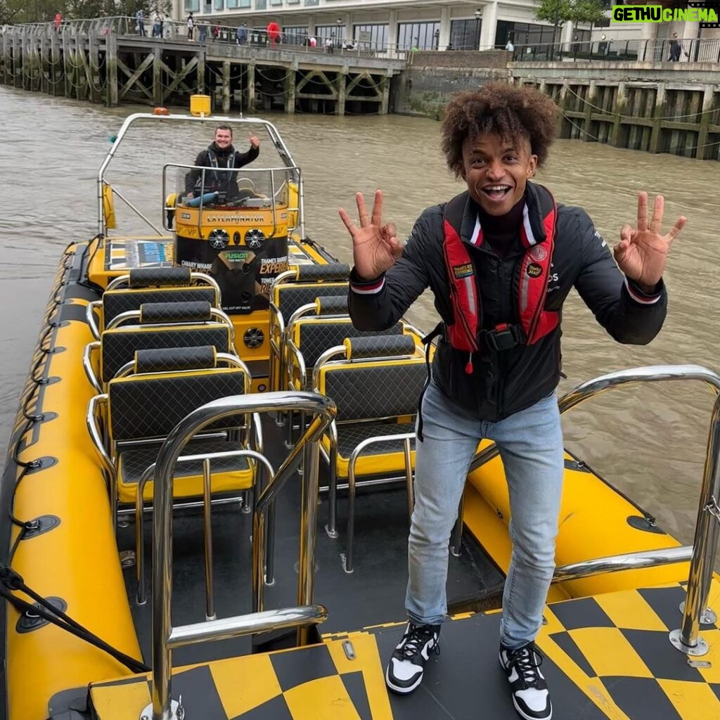 Radzi Chinyanganya Instagram - Hands down the absolute best way to see the London sights is on a @thamesribexperience speedboat 🙌🏾🙌🏾 The speed was incredible, the banking was nuts, the views were stunning and the company was perfect! Thank you Dean and Emma for an unforgettable afternoon 🤩🤩 #riverthames #london #boat #tourist Tower Millennium Pier