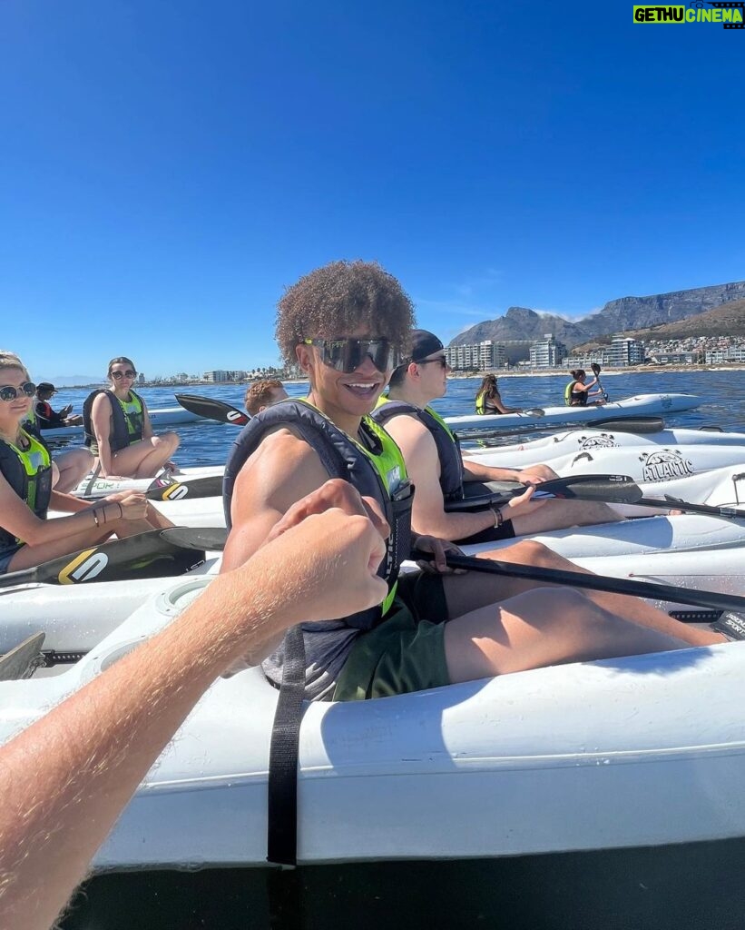 Radzi Chinyanganya Instagram - Kayaking with 🐬🐬 #dolphins #newfriends #funny #laugh #kayak #capetown #darts Cape Town, Western Cape