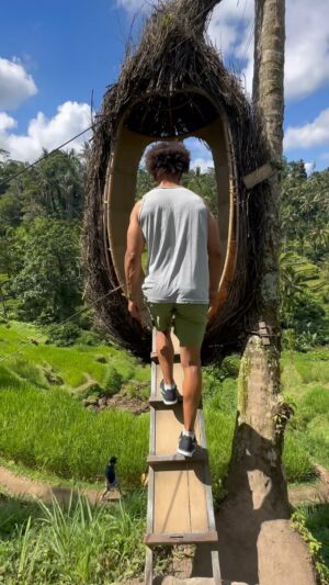 Radzi Chinyanganya Instagram - Bali… a pretty special place 🙌🏾

📷 @saunderscb 

#bali #travel #explore #friends