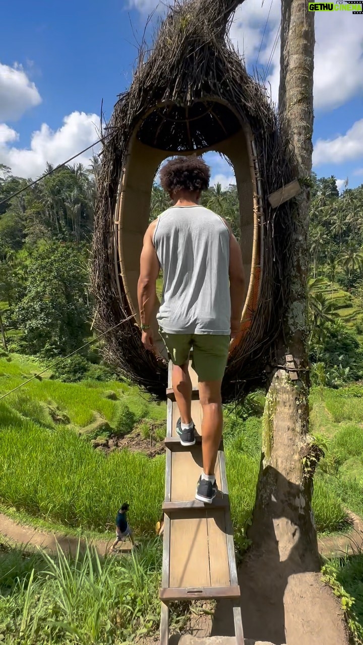 Radzi Chinyanganya - 521 Likes - Bali… a pretty special place 🙌🏾
📷 @saunderscb
#bali #travel #explore #friends