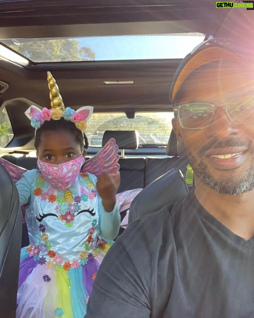 Rae Wynn-Grant Instagram - For Halloween this year, Big Z is a unicorn, Little Z is a Thanksgiving Turkey, @daveseligman is a super dad on day 8 of single-parenting, and I’m an on-camera science communicator somewhere over Montana #MakingItWork #BeHomeSoon #Halloween2021 #AnimalCostumesObviously