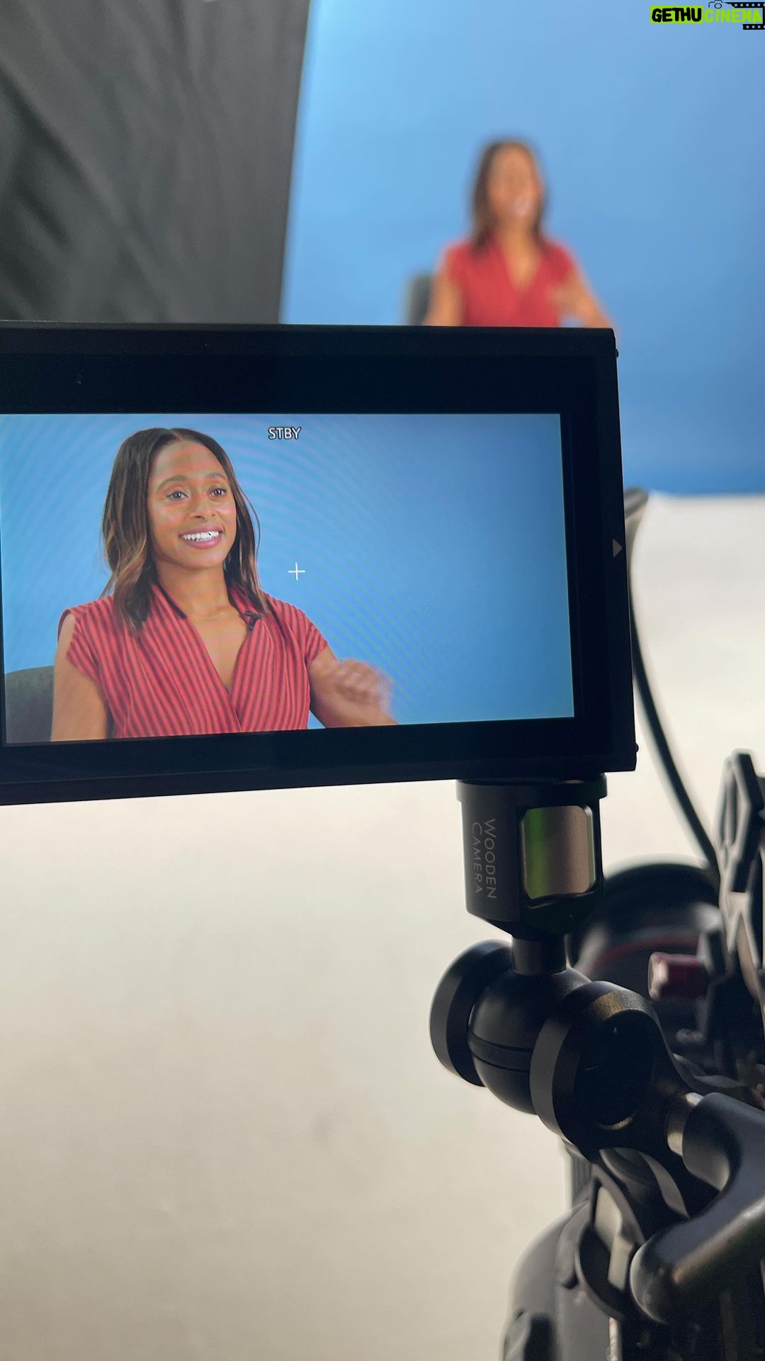 Rae Wynn-Grant Instagram - Bringing my expertise to all of your #CocaineBear questions ❄️ 🐻