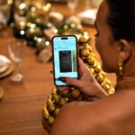 Rafa Kalimann Instagram - Esse clima de fim de ano é muito especial, né? E com Ferrero Rocher, o nosso Natal fica ainda mais Dourado! E é muito fácil, olha só: 1- Acesse o link na bio de Ferrero Rocher 2-Envie uma mensagem especial para quem você ama. 3-Cadastre-se no Natal Dourado Ferrero Rocher e concorra a R$100 mil e a 100 pirâmides exclusivas @ferrerorocherbr #NatalDouradoFerreroRocher #MomentosQueValemOuro
