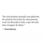 Rafa Kalimann Instagram - dump dos últimos 3 dias de uma pessoa que aguarda ansiosamente (dentro de um voo com 5:30 de atraso) chegar em casa pra esticar as costas e colocar o celular carregar que tá com a mesma porcentagem que a minha paciência 😎 11% é o que me resta. com quantos % vocês veem esse post? São Paulo, Brazil