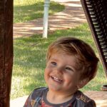 Rafa Kalimann Instagram - vim pra minas curtir minha família. tirei o dia pra ir pra fazenda com meus pequenos, primeira vez que o Gabriel anda a cavalo e como alegra meu coração poder estar em momentos assim com eles. minha melhor versão é essa aqui. 🫶🏻 interior, sobrinhos, meu pai, família comigo, natureza.. (e pão-de-queijo) Minas Gerais