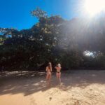 Rafa Kalimann Instagram - feriado part 2 tem dias que parece que Deus capricha pra te ver mais feliz, esses foram desses. mar, natureza, pessoas que amo, música, tempo e boa fé pra ver a vida com gratidão. renovei sorrindo. desconectei pra conectar. obrigada por esses dias 🥹🫶🏻 Angra dos Reis, Rio de Janeiro, Brasil