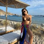 Rafa Kalimann Instagram - cada dia mais entregue. confesso que quando me falavam de Ibiza automaticamente (ainda mais pelo fato de eu não consumir muita música eletrônica e baladas) eu pensava que era a programação “ideal” ou única opção. bobeira a minha, tem uma “outra Ibiza” de descanso e uma beleza natural SURREAL! além de praias lindas, as comidas são deliciosas. estou me divertindo e descansando muito. feliz por estar aqui 🫶🏻 Ibiza, Spain