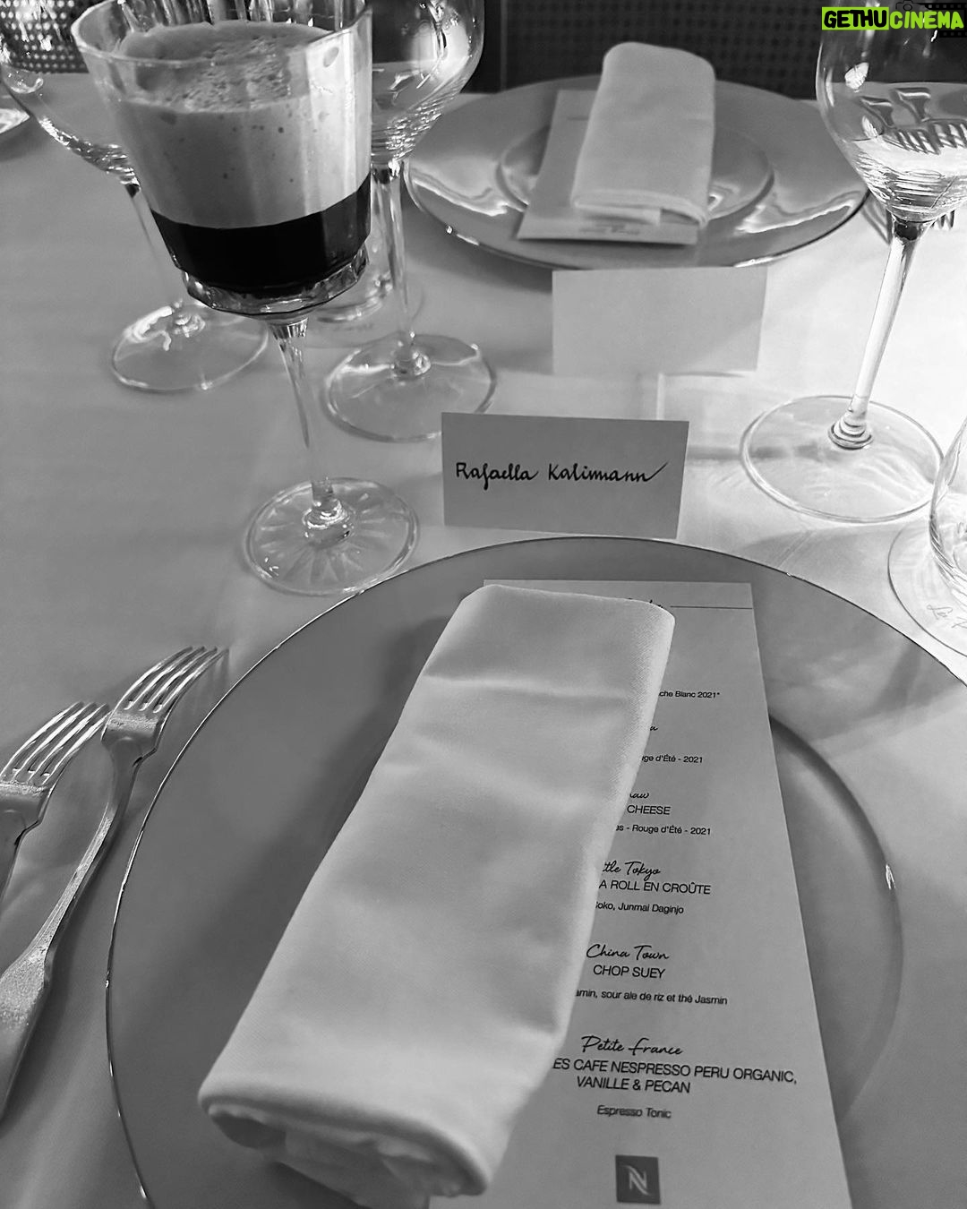 Rafa Kalimann Instagram - O #festivaldecannes2023 foi o momento perfeito para viver novas experiências. Experimentar novos sabores, novos aromas e celebrar a arte. A Nespresso me convidou pra viver e compartilhar disso do jeito que mais amo viver, com meu bom e diário café. Que venham mais momentos especiais com Nespresso. #NespressoCannes #NespressoPlage
