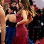 Rafa Kalimann Instagram - 76° festival de Cannes ✨ muito especial. aqui mais uma vez a convite da @campariofficial pra compartilhar da grandiosidade desse evento e assistir estréias importantíssimas. é sempre uma emoção. #camparicinema #enjoyresponsibly 📸 @louislegon Cannes Film Festival