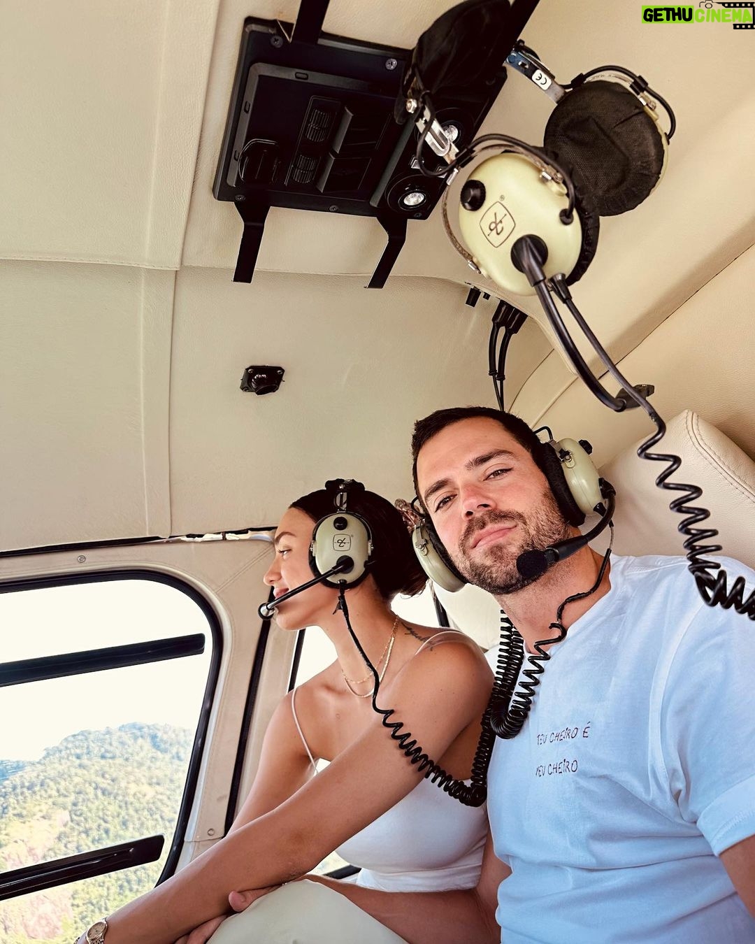 Rafa Kalimann Instagram - feriado part 2 tem dias que parece que Deus capricha pra te ver mais feliz, esses foram desses. mar, natureza, pessoas que amo, música, tempo e boa fé pra ver a vida com gratidão. renovei sorrindo. desconectei pra conectar. obrigada por esses dias 🥹🫶🏻 Angra dos Reis, Rio de Janeiro, Brasil