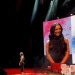 Rafa Kalimann Instagram - Hoje vivi algo extraordinário, deixar o legado no palco do @tedxsaopaulo foi um dos check’s que eu imaginei dar na vida, de ter isso anotado na agenda da adolescência. Só quem consome e já aprendeu muito com as palestras do TED vai conseguir mensurar meu frio na barriga. Eu planejei algo completamente diferente pra falar e mudei hoje, escolhi seguir minha intuição e compartilhar de algo que me libertou desde que ressignifiquei (ou dei o real ressignificado) pra que eu me permitisse respeitar o processo. Mudou minha forma de encarar meus dias e era isso que eu queria deixar, se eu somei na vida de alguém, cumpri o propósito de subir ali. Foi lindo, mesmo rouca pela ansiedade, com um frio na barriga que eu sentia na espinha, foi lindo. Se permita respirar pra ganhar fôlego pra momentos que tiram o fôlego Nos faz sentir vivos, mas pra isso precisamos de pés no chão. Ousadia pra agir mas também pra reconhecer a importância das pausas. Viva incansavelmente atrás do extraordinário, mas consciente dos seus momentos ordinários. São Paulo, Brazil