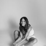 Rafa Kalimann Instagram - uma matéria muito especial pra @voguebrasil ✨ “A chegada aos 30 deu uma movimentada na trajetória da mineira, que afirma estar numa fase mais aberta e livre de pressões. "Não é um momento decisivo. Pelo contrário. Não estou engessada ou limitada. Percebi que posso ser flexível. A maturidade me deu a chance de ser as diversas mulheres que existem dentro de mim. Pouco tempo atrás, havia uma necessidade de me identificar, saber quem eu era. Sinto que eu vivia em uma constante entrevista de emprego. Ficava o tempo todo me apresentando, me colocando. Os 30 me trouxeram uma fluidez, uma vontade de experimentar o novo."”