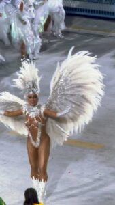 Rafa Kalimann Instagram - a apuração começou e meu coração tá pulsandooo, vamos @imperatrizleopoldinenseoficial 🕊️🕊️🕊️🕊️🕊️🕊️🕊️🕊️🕊️💚💚💚💚💚