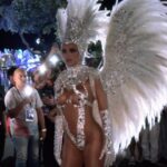 Rafa Kalimann Instagram - mal sabia eu o que me esperava nos minutos seguintes.. 🕊️🕊️🕊️ @imperatrizleopoldinenseoficial a magia do carnaval. Sambódromo da Marquês de Sapucaí