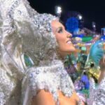 Rafa Kalimann Instagram - chegando pro desfile das campeãs da minha VICE-CAMPEÃ @imperatrizleopoldinenseoficial 💚🕊️ vamos passar com as ASAS PRA SONHAR pra sentir a emoção mais uma vez na sapucaí! VAI CLAREAR!!!!