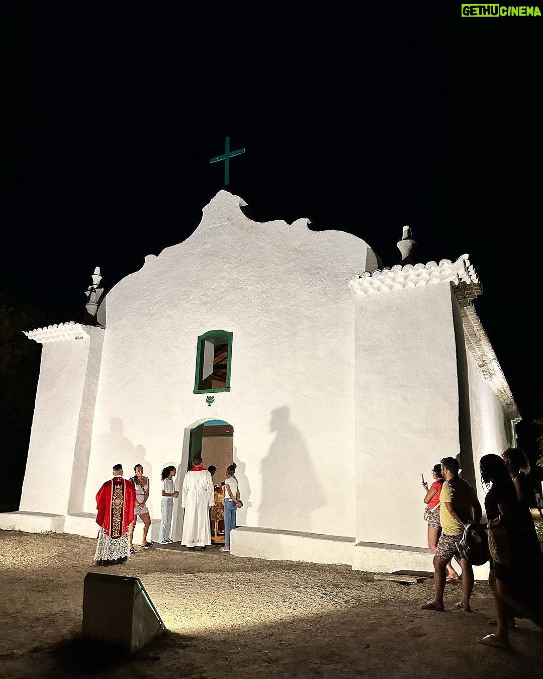 Rafa Kalimann Instagram - Caraíva lavou minha alma (literalmente), profundo e espiritual como é Bahia. eu mergulho na sua grandeza e me deixo ser sempre que posso. sou feliz ali e sinto que isso diz muito sobre mim. fui de encontro comigo e floresci em poucos dias. até breve, espero. Caraíva, Bahia.