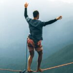 Rafael Bridi Instagram - Hoje conversando com meu amigo @leonevesguimaraes bateu uma nostalgia de uma das conquistas que mais me motivaram e apimentaram meus sonhos como atleta de Highline. Foi a conquista do recorde brasileiro de Highline no Parque Nacional do Itatiaia no ano de 2014. Além da história e das características deste Highline em ancoragem natural foi a primeira travessia com 100 metros ou mais de distância. Foram dias intensos de verão mas de frio intenso, afinal o maciço das Prateleiras com seus 2539 metros de altitude transformam qualquer dia de verão e um clima de inverno. Combinada a estas características climáticas e formando a equipe da missão estavam junto meus grandes amigos e parceiros das missões dos anos que estavam por vir @vinicius_slacksmile @gabrielaglio e @allanp1nheiro com os registros e fotos do @germanoviegas E como o sentimento de nostalgia é combustível eu fiquei aqui pensando se esse lugar especial não merecia uma missão de retorno e quem sabe da repetição destas travessias e de uma via ainda maior. O que vocês acham? #slackline #optoutside #discoverearth #earthfocus #PNI #riodejaneiro #drone #trilhandolitoral #errejota #roam #rj #artofvisuals #trilheirasdobrasil #paraisoradicalrj #slacklining #folkscenery #theoutbound #welivetoexplore #mytinyatlas #thegreatoutdoors #voyaged #droneoftheday #balancecommunity #021 #trilhandotrilhas #highlining