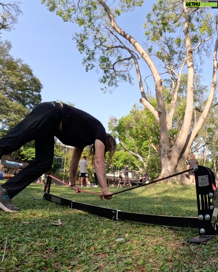Rafael Bridi Instagram - Diversão no parque Encontrar amigos, capturar momentos, explorar a criatividade e acima de tudo se divertir Esse é o espírito no evento de lançamento da GoPro 12 Black da @goprobr Reunimos toda a família no Ibirapuera aqui em São Paulo pra apresentar essa câmera de ação que, mais uma vez, veio pra revolucionar a maneira de se capturar as ações nos mais diferentes ângulos e possibilidades. Eu aproveitei pra explorar umas posições diferente e também pra curtir bastante o self slack com truques estáticos E aí qual momento você mais curtiu? Tem alguma dúvidas das novas funções da Hero 12? #goprobr #gopro12br #ibirapuera #saopaulo #goprohero
