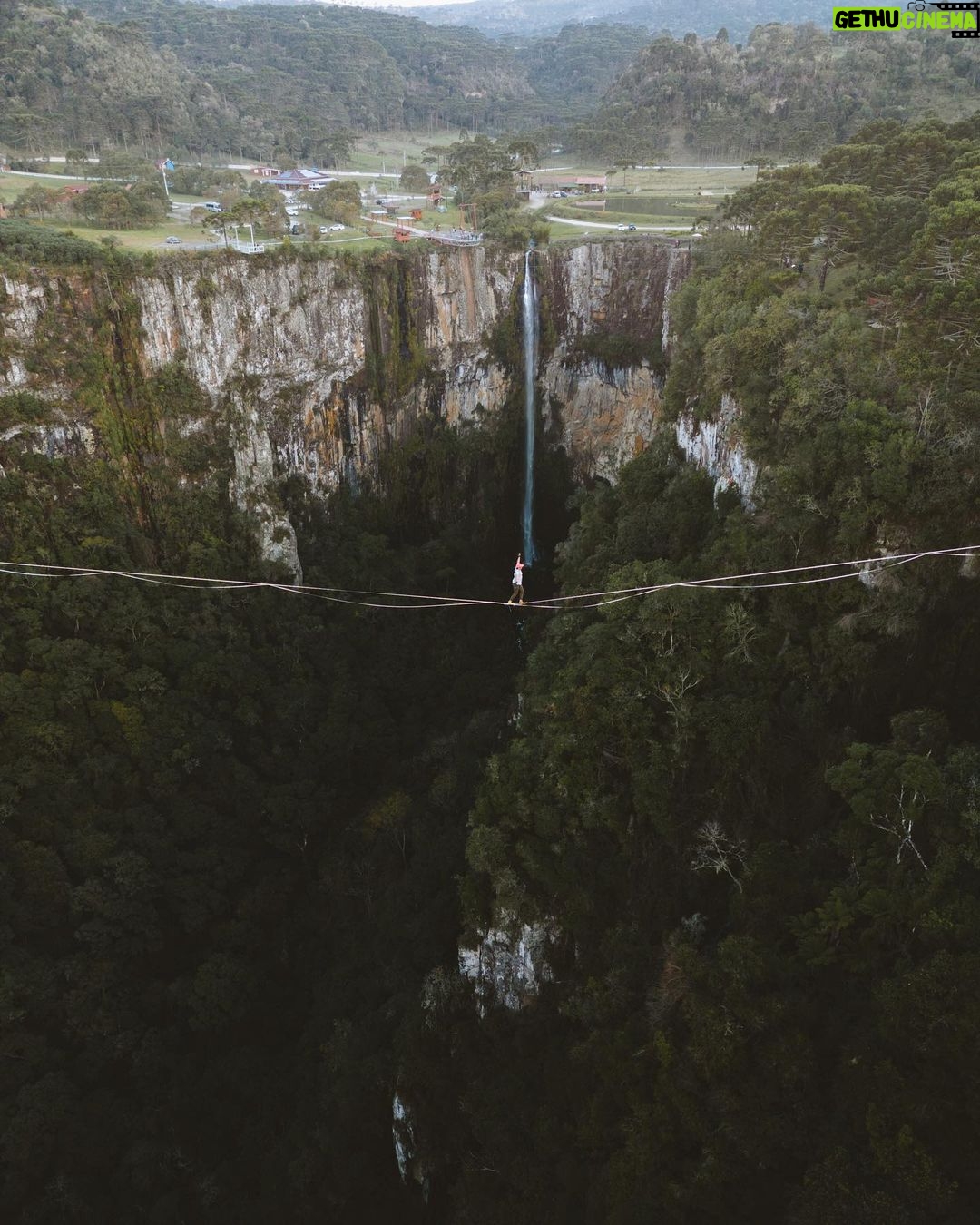 Rafael Bridi Instagram - Pure feeling of freedom This set of photos portraits my good friend @davis_hermes enjoying the openness of the cliffs and huge waterfalls from Urubici Santa Catarine. This location in Brazil is full of potential and has been the best training ground I could ask for #visualoftheearth #turismonosul #exploretocreate #urubici #descubrasc #thegreatoutdoors #voyaged #droneoftheday #fromwhereidrone #trilhandotrilhas #stayandwander #optoutside #discoverearth #earthfocus #santacatarina #aventurassc #highline #slacklining #balancecommunity #outsideculture #lifeofadventure #trilhando #theoriginalgasters