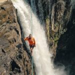 Rafael Bridi Instagram - A relação entre Highline e cachoeiras é uma paixão sem fim Eu entendi logo no início da prática de Highline que costumeiramente as cachoeiras tinham as características ideias para a montagem dos highlines. Altura suficiente, ótima qualidade de rochas e ambientes muito bonitos imersos na natureza mais selvagem O que eu não sabia, ou fazia pouca ideia, é que além disso tudo as são organismos vivos. Que dependendo da hora do dia apresentam enormes arco-íris, volumes de água descomunais e são habitats animais típicos de cada região como pássaros e alguns mamíferos E para ilustrar esse texto, ou vice versa, nada melhor que uma seleção de fotos de uma missão realizada na cidade de Prudentópolis no Paraná #parana #slackline #turismonosul #slacklife #suldomeubrasil #stayandwander #theoutbound #letsgosomewhere #instagoodmyphoto #folkgood #roamtheplanet #exploremore #welivetoexplore #socality #slacklining #travelstoke #slackliner #highlife #mtur #optoutside #welltravelled #balancecommunity #aventureirosdosul #jb3investimentos