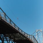 Rafael Bridi Instagram - Sem dúvidas o Highline mais emotivo e significativo desta mais de década se equilibrando no ar. Fazer o Highline na Ponte Hercílio luz na cidade onde eu nasci, na frente da minha família e de um público gigante e lindo foi surreal. Foi uma caminhada aproveitada a cada passo, a cada rajada de vento e a cada vibração das pessoas. Um dia de muito celebração e um espírito de viver a cidade como a muito tempo eu não sentia. Já se passaram alguns anos deste projeto e as memórias são mais vivas do que nunca. A relação das travessias de highline com os centro urbanos é incrível e um cenário com inúmeras possibilidades. #slackline #highline #slacklining #highlining #balancecommunity #pontehercilioluz #PHL #floripa #ilhadamagia #vibefloripa #florianopolis #santacatarina #sc_natureza #turismonosul #scnatureza #natureza #sunset #southamerica #guinness #mturismo #curtamaisfloripa #governosc #drone #turismonosul