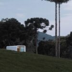Rafael Bridi Instagram - E aí ficaria em uma hospedagem assim? Essa é a @santavistaurubici com um conceito novo, moderna é muito funcional que chega em Urubici para adicionar um charme a mais na incrível experiência que é visitar a serra catarinense