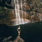 Rafael Bridi Instagram - Hoje se celebra o dia mundial do turismo Fazer turismo não é apenas sobre visitar um destino, mas sim sobre vivenciar momentos únicos e marcantes. Momentos guiados por nossas individualidades e interesses. Turistar é um verbo agradável, gostoso aos ouvidos e as sensações. Não existem limites para ele. Podemos turistas perto de casa, em outras culturas, sozinhos ou acompanhadas. Mas pra mim o que importa no ato é a nossa capacidade de transformar momentos em experiências inesquecíveis. Precisamos desmistificar que o turismo precisa ser complicado, caro ou complexo. Não é o luxo e sim as histórias envolventes e com significado que marcam nossas vidas. Que este dia sirva de incentivo para que possamos experimentar mais ao mesmo tempo que valorizamos mais as pequenas turistadas em nosso dia a dia. Eu sou uma pessoa intensa que gosta de desafios e com um jeito bem único. Busquei neste álbum de fotos representar sentimentos e sensações que me deixam com sorriso no rosto ao me lembrar que sou sempre turista aonde quer que eu esteja. 1 - Turistando na Cacheira do Adão no Cânion Espraiado em Urubici em ótima companhia @isadorasd 2 - Nas águas do nordeste aprendendo kite surf na Ilha do Guajirú 3 - Turistando em casa apreciando o nascer do sol no morro da coroa na Lagoinha do Leste 4 - Atravessando as montanhas da china e toda sua magnitude 5 - Aproveitando um dia de neve e frio na região de Banff no Canadá 6 - Explorando a torre do funil de um lugar muito privilegiado com meu amigo @handsomerobinson 7 - Sentindo toda a adrenalina e experiência que o @saltodepêndulo proporciona 8 - Explorando os fachos de luz no vale da lua na Chapada dos Veadeiros 9 - As águas cristalinas que rodeiam a ilha do campeche em Florianópolis 10 - Caminhando entre montanhas Suíças #mtur #viagemeturismo #mytinyatlas #turismo #visitbrasil #dametraveler #theprettycities #brazil #tourism #unlimitedparadise #vacationwolf #partiubrasil #exploringtheglobe #hiking #travelling #traveldeeper #roamtheplanet #theglobewanderer #turistando #destinos #visualoflife #travelstoke #destinosnacionais #trilheirasdobrasil #turismonosul #santacatarina #slacklining