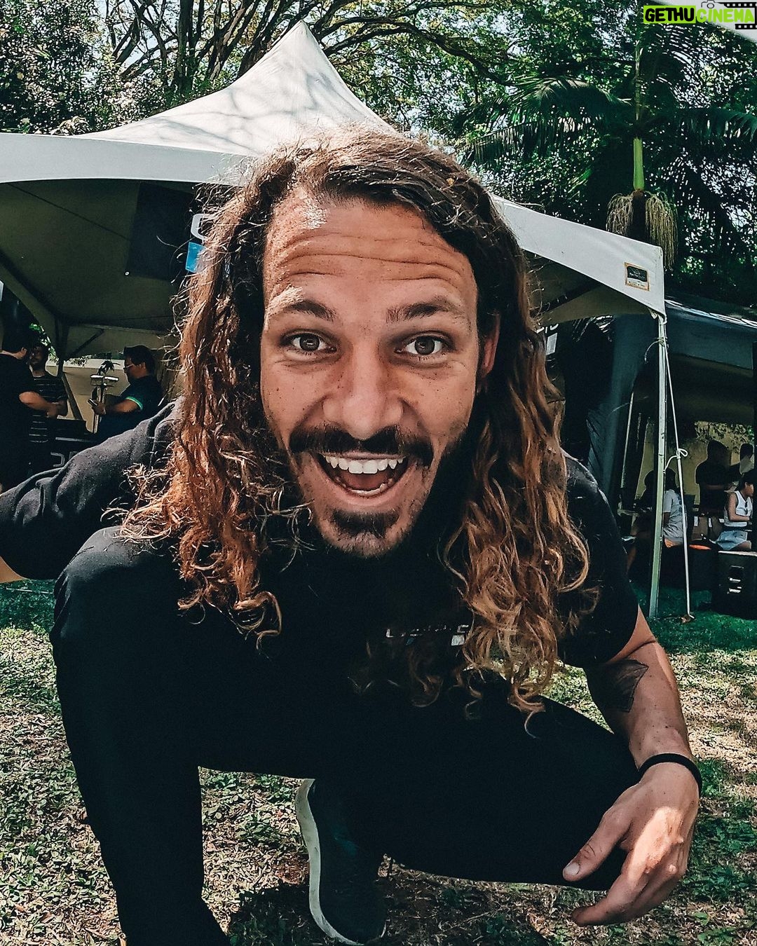 Rafael Bridi Instagram - Diversão no parque Encontrar amigos, capturar momentos, explorar a criatividade e acima de tudo se divertir Esse é o espírito no evento de lançamento da GoPro 12 Black da @goprobr Reunimos toda a família no Ibirapuera aqui em São Paulo pra apresentar essa câmera de ação que, mais uma vez, veio pra revolucionar a maneira de se capturar as ações nos mais diferentes ângulos e possibilidades. Eu aproveitei pra explorar umas posições diferente e também pra curtir bastante o self slack com truques estáticos E aí qual momento você mais curtiu? Tem alguma dúvidas das novas funções da Hero 12? #goprobr #gopro12br #ibirapuera #saopaulo #goprohero