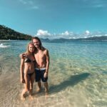 Rafael Bridi Instagram - Viva Yemanjá a mãe das águas Celebrar esse dia enaltecendo a proteção dos mares, da nossa relação com os oceanos e o papel importante que ela representa para nosso povo e país é fundamental Antes da minha intenção relação com as montanhas eu sempre fui um verdadeiro peixe. Seja praticando natação, ou surfando das dos meus primeiros anos de vida até os dias de hoje. Eu tenho um respeito enorme pelas águas, por sua força e por esse contato tipo mãe. Que nos envolve e nos nutri Que Yemanjá projeta e ilumine todos vocês no dia de hoje. Odò Iyá! Fotos na ilha do campeche em um rolê com a @isadorasd #ilhadocampeche #floripando #santacatarina #descubrasc #underwater #mytinyatlas #turismonosul #floripa #southamerica #iphone #couple #fotosdecasal #florianopolis #ilhadamagia #exploretocreate #visitbrasil #melhoresdestinos