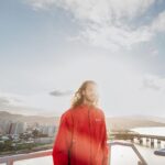 Rafael Bridi Instagram - Sem dúvidas o Highline mais emotivo e significativo desta mais de década se equilibrando no ar. Fazer o Highline na Ponte Hercílio luz na cidade onde eu nasci, na frente da minha família e de um público gigante e lindo foi surreal. Foi uma caminhada aproveitada a cada passo, a cada rajada de vento e a cada vibração das pessoas. Um dia de muito celebração e um espírito de viver a cidade como a muito tempo eu não sentia. Já se passaram alguns anos deste projeto e as memórias são mais vivas do que nunca. A relação das travessias de highline com os centro urbanos é incrível e um cenário com inúmeras possibilidades. #slackline #highline #slacklining #highlining #balancecommunity #pontehercilioluz #PHL #floripa #ilhadamagia #vibefloripa #florianopolis #santacatarina #sc_natureza #turismonosul #scnatureza #natureza #sunset #southamerica #guinness #mturismo #curtamaisfloripa #governosc #drone #turismonosul