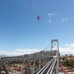 Rafael Bridi Instagram - Sem dúvidas o Highline mais emotivo e significativo desta mais de década se equilibrando no ar. Fazer o Highline na Ponte Hercílio luz na cidade onde eu nasci, na frente da minha família e de um público gigante e lindo foi surreal. Foi uma caminhada aproveitada a cada passo, a cada rajada de vento e a cada vibração das pessoas. Um dia de muito celebração e um espírito de viver a cidade como a muito tempo eu não sentia. Já se passaram alguns anos deste projeto e as memórias são mais vivas do que nunca. A relação das travessias de highline com os centro urbanos é incrível e um cenário com inúmeras possibilidades. #slackline #highline #slacklining #highlining #balancecommunity #pontehercilioluz #PHL #floripa #ilhadamagia #vibefloripa #florianopolis #santacatarina #sc_natureza #turismonosul #scnatureza #natureza #sunset #southamerica #guinness #mturismo #curtamaisfloripa #governosc #drone #turismonosul