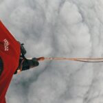 Rafael Bridi Instagram - Tem algumas imagens que não saem das nossas cabeças. Poder caminhar acima das nuvens entre dois balões é uma delas. E pra eternizar esse momento, a qualidade da #GoProMax da @goprobr faz toda diferença na hora de captar o melhor POV possível. E vc, qual a aventura que você não esquece de jeito nenhum? #goprobr #highlining #goprohero #praiagrande #balancecommunity #exploretocreate #GoProMax #mytinyatlas #tripmundao #turismonosul #santacatarina #adventurethatislife #folkcreative #theglobewanderer #welltravelled #slacklining