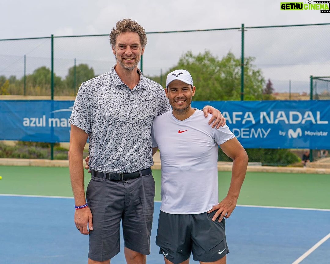 Rafael Nadal Instagram - Hola @paugasol 😉 Gracias por venir a la @rafanadalacademy Como siempre un placer estar contigo y tenerte entre nosotros 🙏🏻 Rafa Nadal Academy
