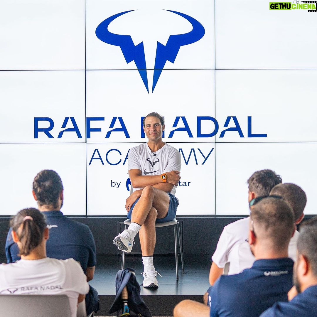 Rafael Nadal Instagram - An unforgettable conversation! ☺️ 💪🏼 The @rafanadalacademy coaches have had the opportunity to chat with @rafaelnadal and ask him about many topics! 🗣️ Anecdotes, recommendations, memories and advices that we will always remember! VAMOS‼️ Rafa Nadal Academy