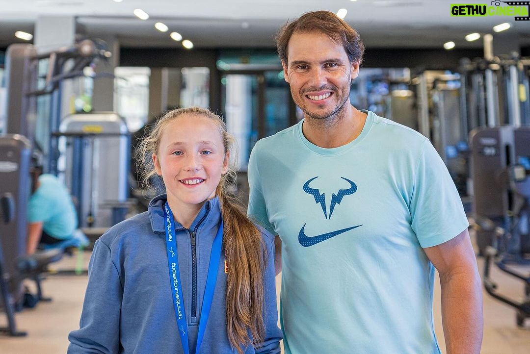 Rafael Nadal Instagram - An unforgettable day! ☺️ Following the 🏆 trophy ceremony of the @tenniseuropejuniortour 12 & Under Festival, the champions & finalists were greeted by @rafaelnadal! Rafa congratulated the players on their performances, expressed his hope that they had enjoyed their time at the @rafanadalacademy and encouraged them to keep working hard in the future. Congratulations! VAMOS‼️
