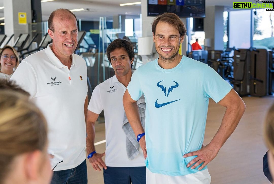 Rafael Nadal Instagram - An unforgettable day! ☺️ Following the 🏆 trophy ceremony of the @tenniseuropejuniortour 12 & Under Festival, the champions & finalists were greeted by @rafaelnadal! Rafa congratulated the players on their performances, expressed his hope that they had enjoyed their time at the @rafanadalacademy and encouraged them to keep working hard in the future. Congratulations! VAMOS‼️