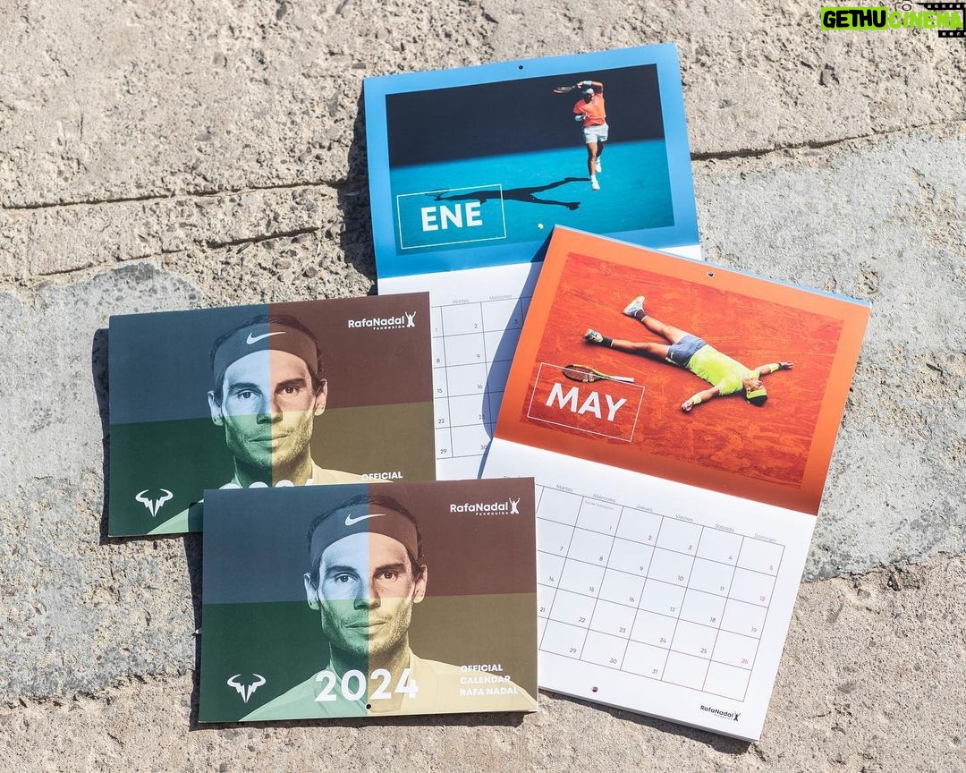 Rafael Nadal Instagram - Ya está disponible en la tienda de la @rafanadalacademy el Calendario Oficial 2024 de @rafaelnadal , cuyos beneficios se destinan íntegramente al funcionamiento de los proyectos de la @frnadal en España e India.📅🔝 Este año está dedicado a los 4 Grandes Slams y hay disponible la versión sobremesa y la de pared. ¿Cuál te gusta más?👀 ¡Consigue el tuyo ya! ➡️ÚNICO PUNTO DE VENTA!! … The Official 2024 Calendar of @rafaelnadal is now available at the @rafanadalacademy store, with all proceeds going directly to support the projects of @frnadal in Spain and India.📅🔝 This year's edition is dedicated to the 4 Grand Slams, and both desktop and wall versions are available. Which one do you prefer?👀 Get yours now! ➡️EXCLUSIVE POINT OF SALE!! #rafanadal #rafaelnadal #calendario #2024 #fundacionrafanadal #calendariosolidario #calendar #official #tenis #tennis Rafa Nadal Academy