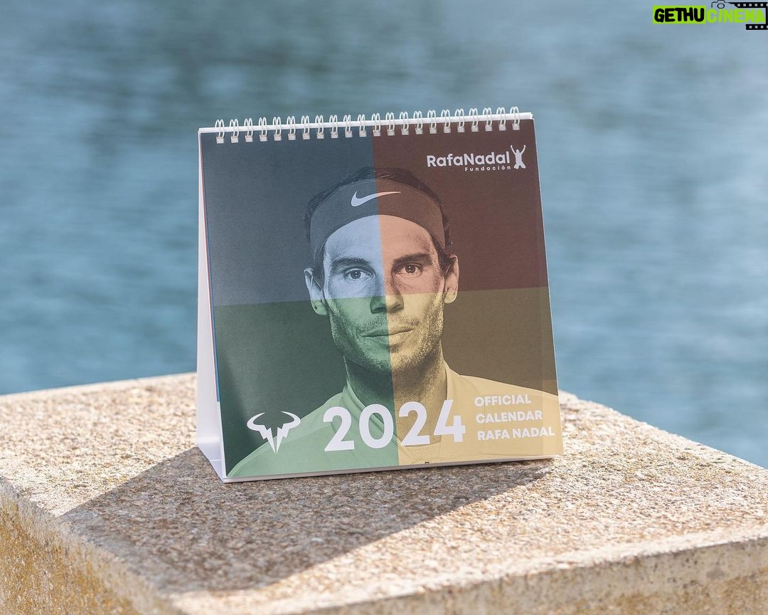 Rafael Nadal Instagram - Ya está disponible en la tienda de la @rafanadalacademy el Calendario Oficial 2024 de @rafaelnadal , cuyos beneficios se destinan íntegramente al funcionamiento de los proyectos de la @frnadal en España e India.📅🔝 Este año está dedicado a los 4 Grandes Slams y hay disponible la versión sobremesa y la de pared. ¿Cuál te gusta más?👀 ¡Consigue el tuyo ya! ➡️ÚNICO PUNTO DE VENTA!! … The Official 2024 Calendar of @rafaelnadal is now available at the @rafanadalacademy store, with all proceeds going directly to support the projects of @frnadal in Spain and India.📅🔝 This year's edition is dedicated to the 4 Grand Slams, and both desktop and wall versions are available. Which one do you prefer?👀 Get yours now! ➡️EXCLUSIVE POINT OF SALE!! #rafanadal #rafaelnadal #calendario #2024 #fundacionrafanadal #calendariosolidario #calendar #official #tenis #tennis Rafa Nadal Academy