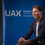 Rafael Nadal Instagram - Hoy hemos celebrado en la Universidad Alfonso X el Sabio el esperado Acto de Apertura del curso académico 2023-2024 y hemos estado arropados por la mejor compañía posible.👏 Gracias a todos los estudiantes, profesorado, decanos, comitiva académica, Rectora, e invitados, por hacer posible este magnífico evento que da el pistoletazo de salida a un nuevo curso en UAX, cargado de nuevos retos e ilusión.✨ Mucho ánimo a todos, va a ser un gran año, ¡A por todas!💪 #UAX #UAXRafaNadalSchoolofSport #Universidad #RafaNadal #ActodeApertura #UniversidadMadrid #IniciodeCurso #CampusUAX #AgendaUAX