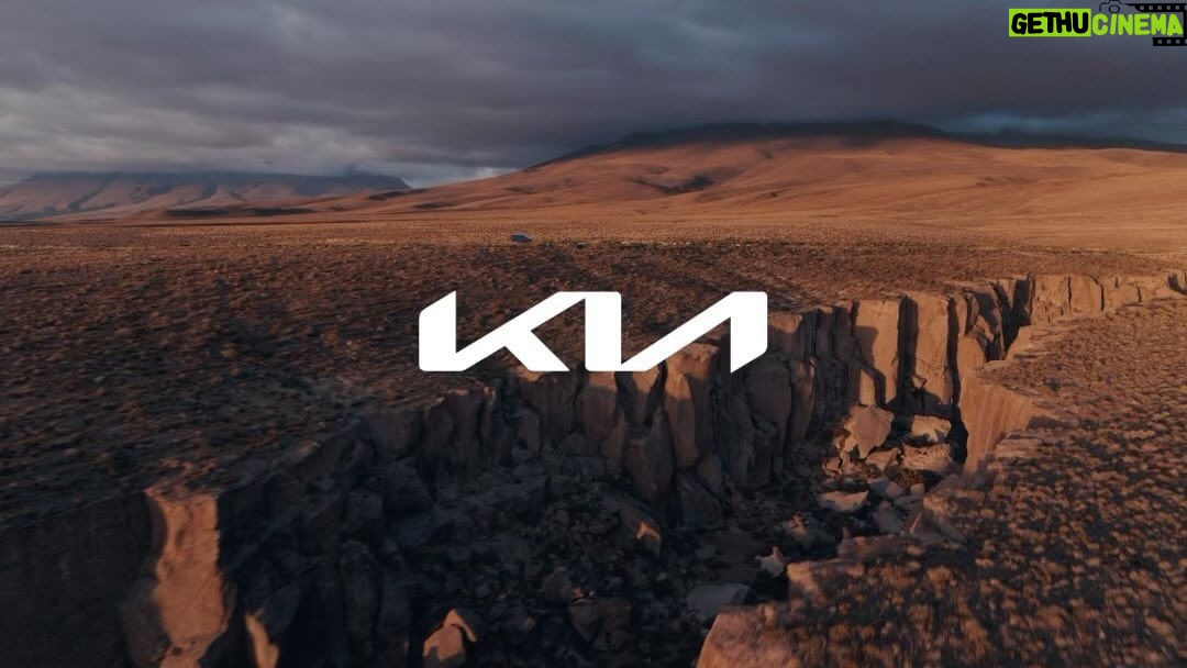 Rafael Nadal Instagram - Always a great partner to me @kia.worldwide has inspired me during my career. And now the Kia EV9, surprising to see how they are reshaping the way we move 🤩 #KiaEV9 #MovementThatInspires Rafa Nadal Academy