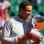 Rafael Nadal Instagram - Hola a todos, aún no me encuentro preparado para competir al más alto nivel por lo que no podré jugar en uno de los torneos más importantes de mi carrera, Monte Carlo. Lamentablemente no me encuentro aún en condiciones de jugar con las máximas garantías y continúo mi proceso de recuperación y preparación, esperando volver pronto a la competición 😔💪🏻 Rafa Nadal Academy