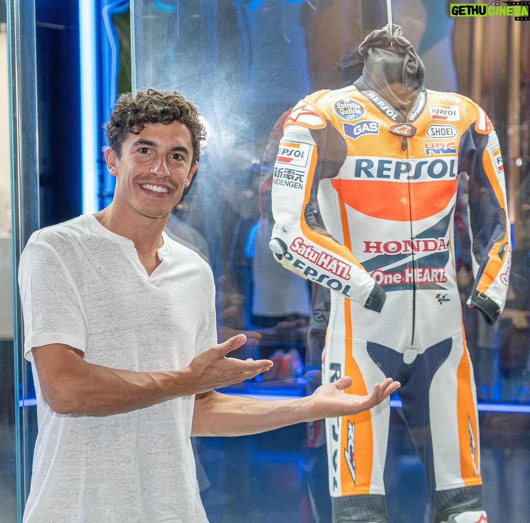 Rafael Nadal Instagram - ¡Visitas de las que hacen mucha ilusión! ☺️ ¡Gracias @marcmarquez93 por venir a conocer la @rafanadalacademy y el @rafanadalmuseum! ¡Nos vemos pronto y suerte! 💪🏼 Rafa Nadal Academy